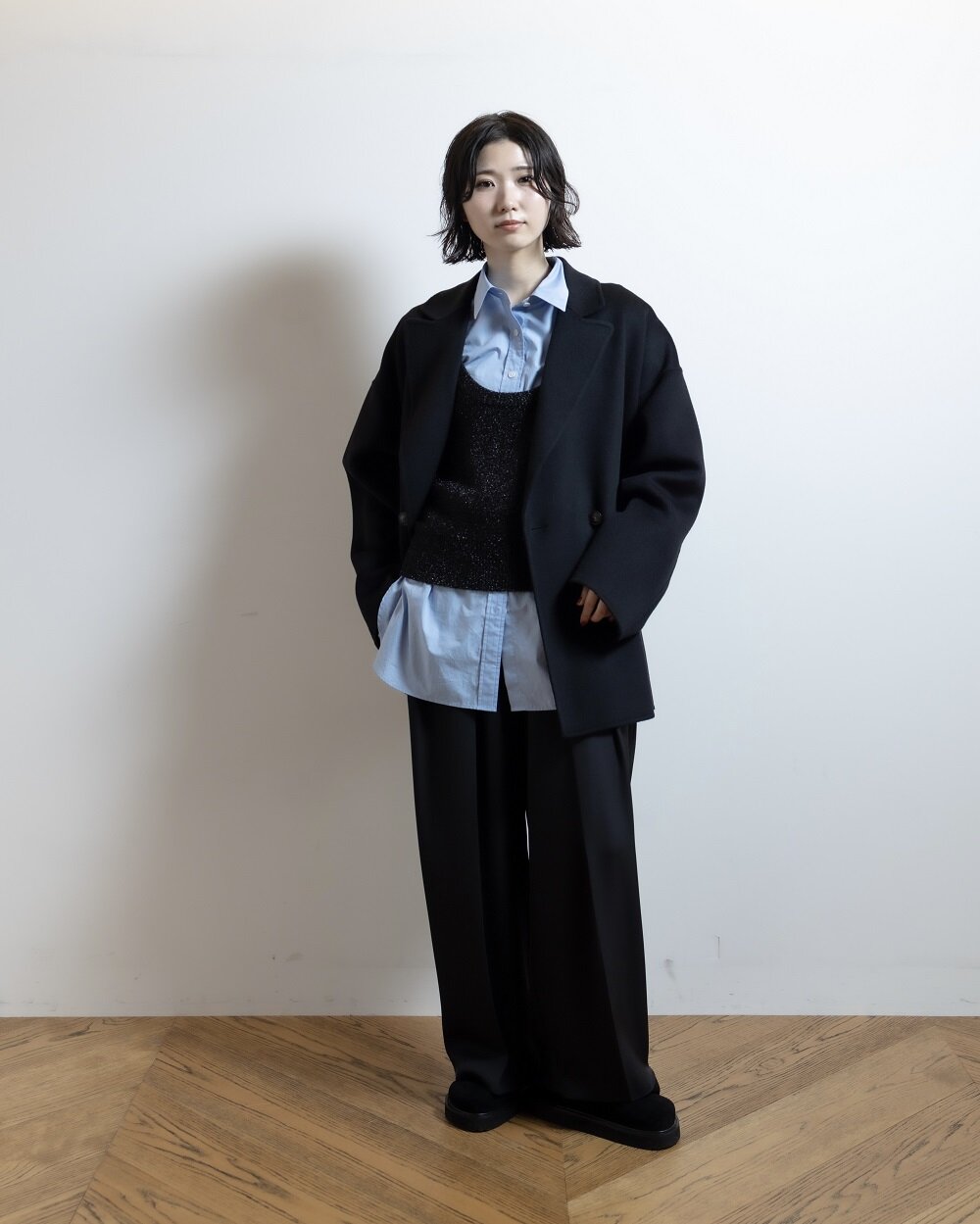 アウターを着た女性