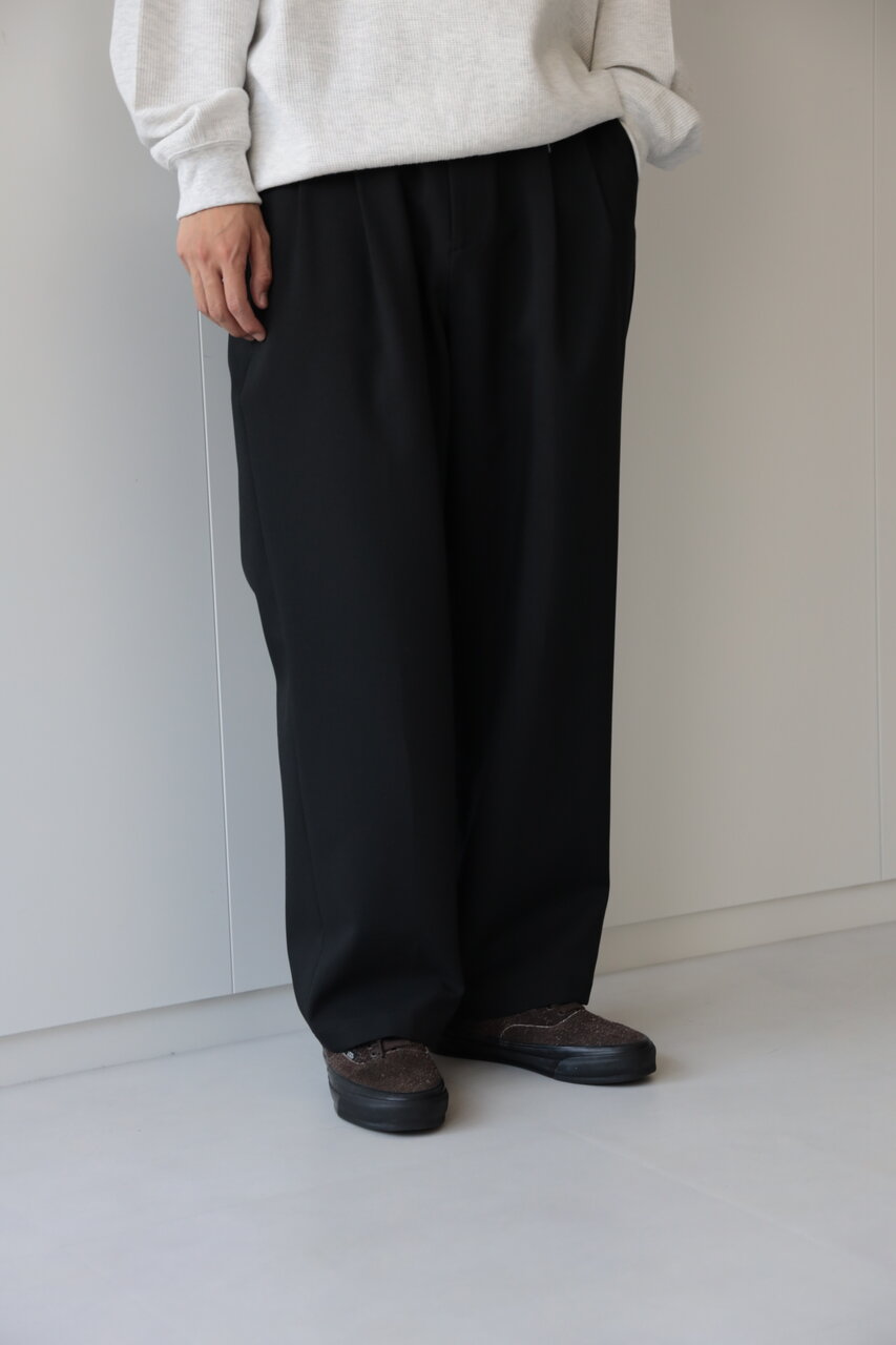 きれいめなワイドスラックス
