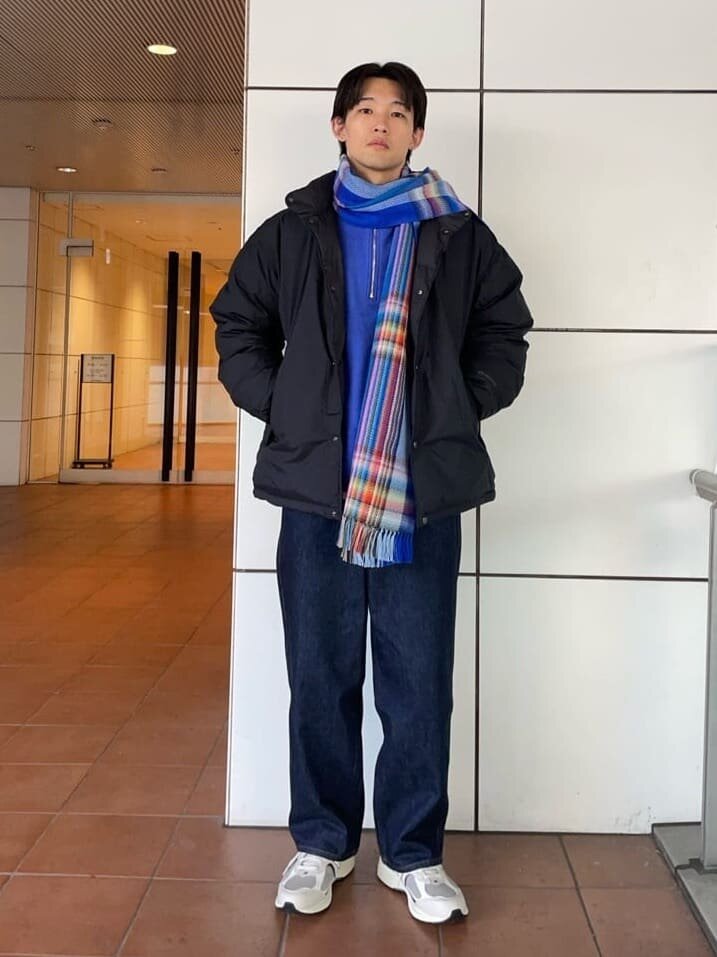 カーコートとストレートデニムのメンズコーデ