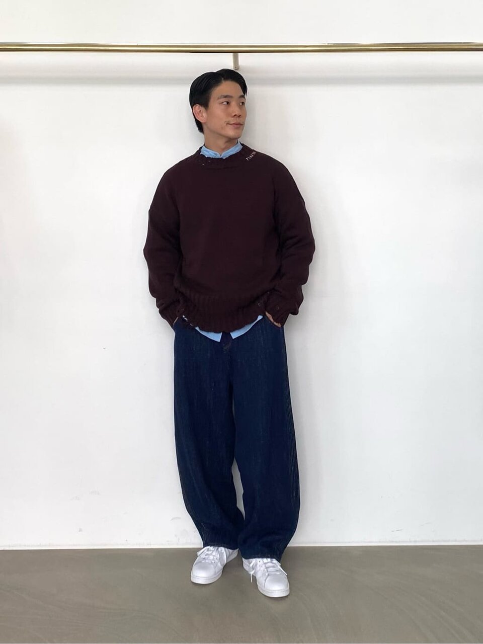 カーコートとストレートデニムのメンズコーデ