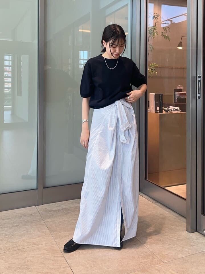 デニムをあわせたスウェットのきれいめコーデ