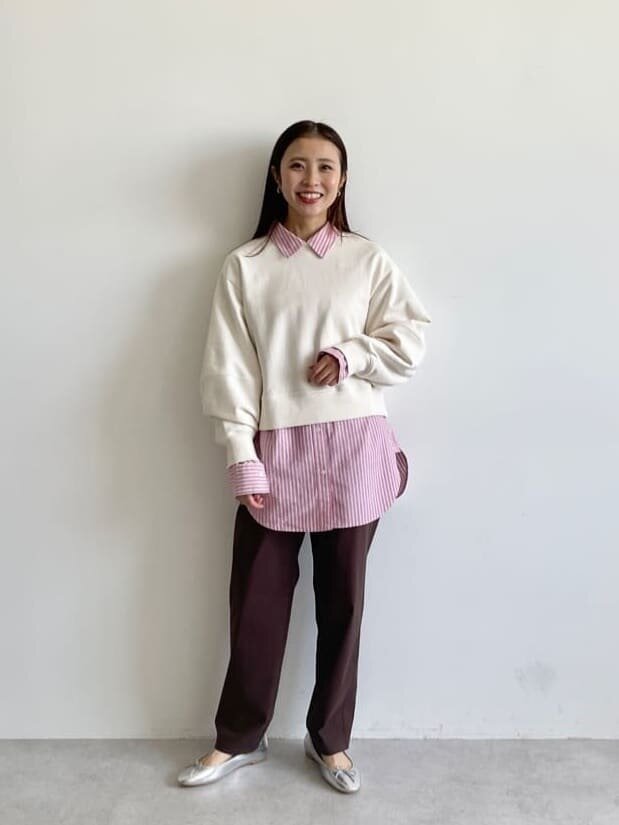 シャツを着た女性