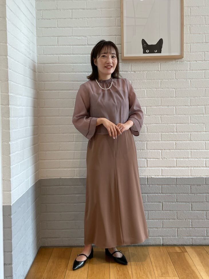 上下ブラウンのアイテムでまとめたコーデ