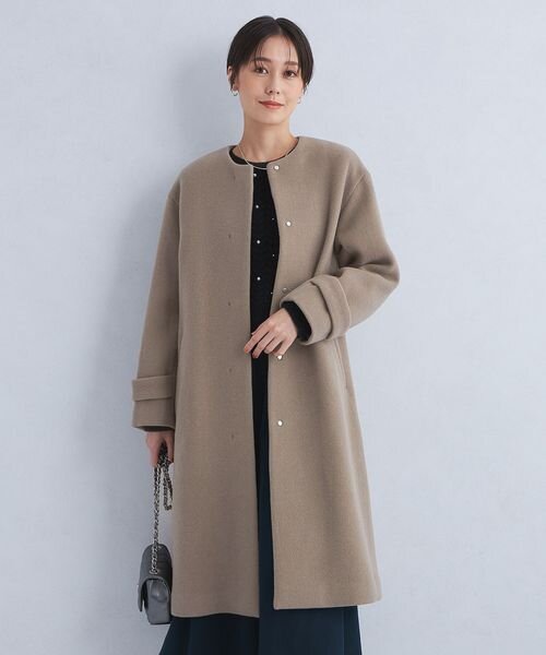 コートを着た女性