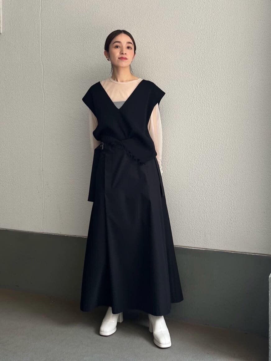 白のショートブーツ×ロングスカートのコーデ