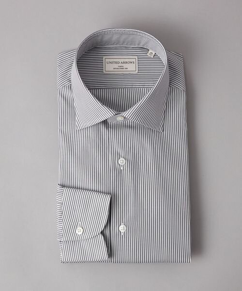 グレーのストライプ柄シャツ
