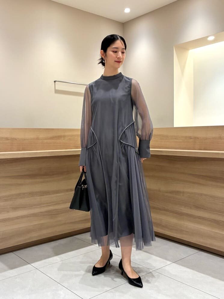 チュール使いが上品なドレス