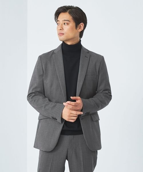 ジャケットを着用している男性