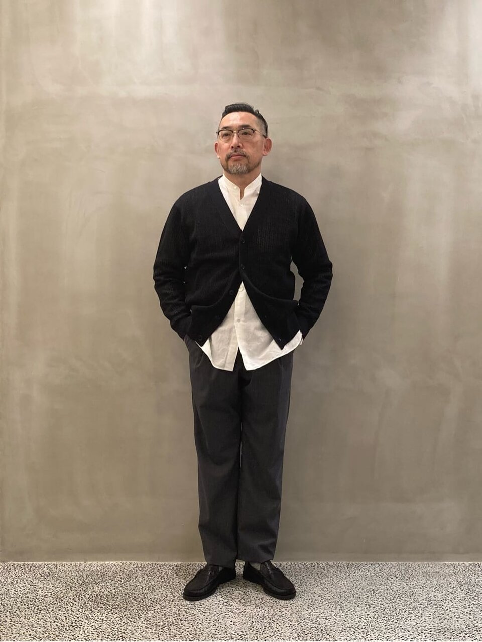 カーディガン着用のコーデ