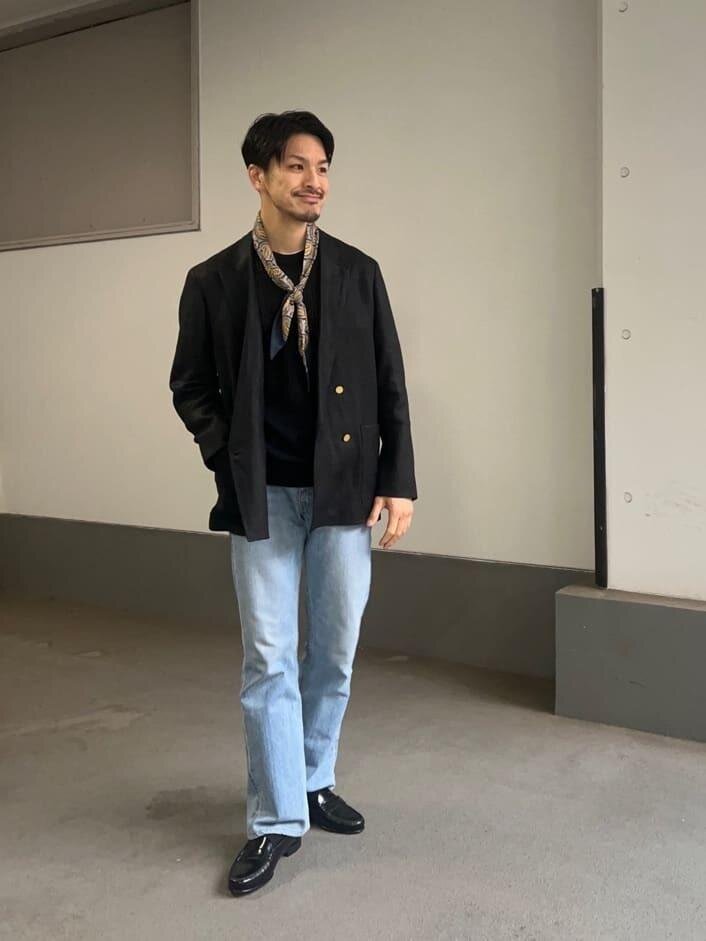 ブレザー×デニムパンツのコーデ