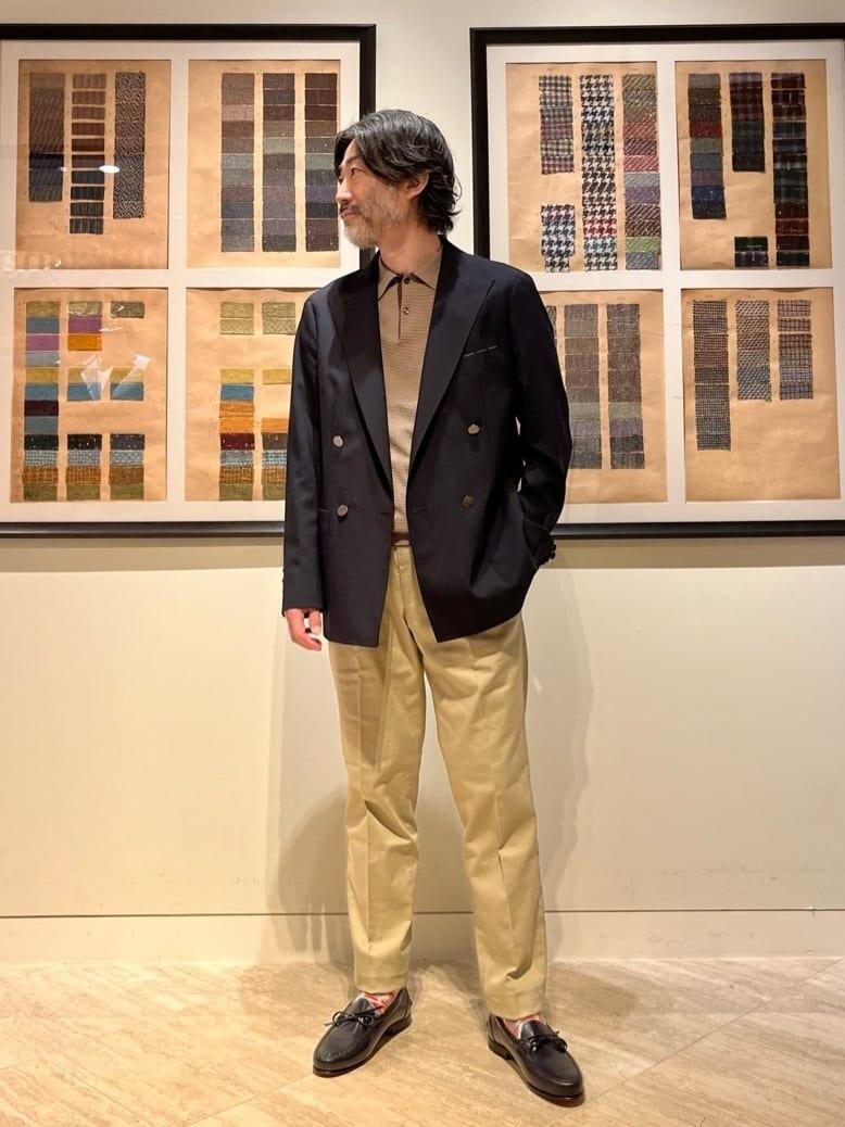 ブレザー×テーパードパンツのコーデ