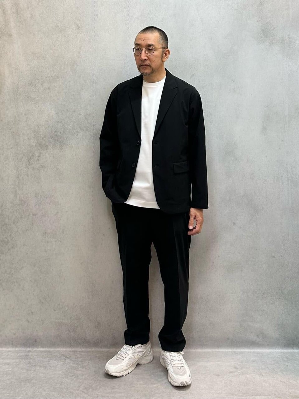 カジュアルジャケット×イージーパンツのコーデ