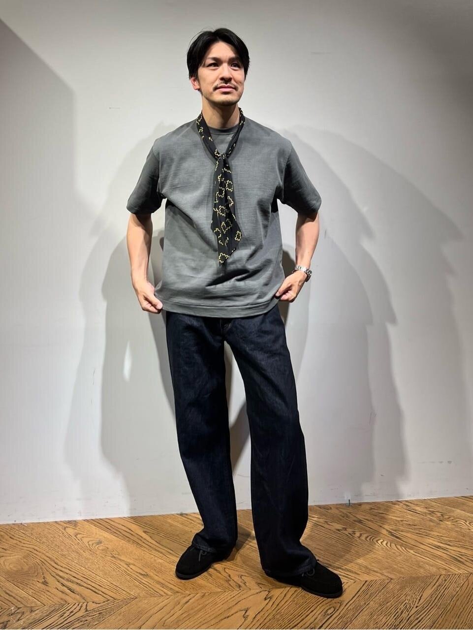 Tシャツ×デニムパンツのコーデ