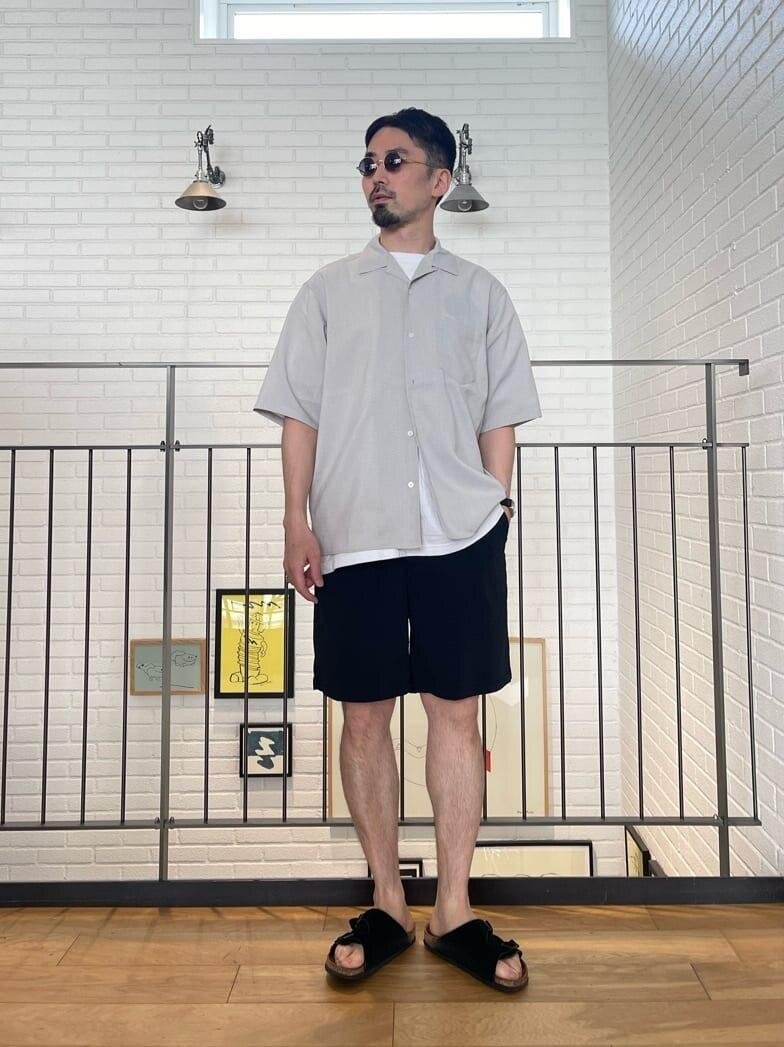 オープンカラーシャツ×ショートパンツのコーデ