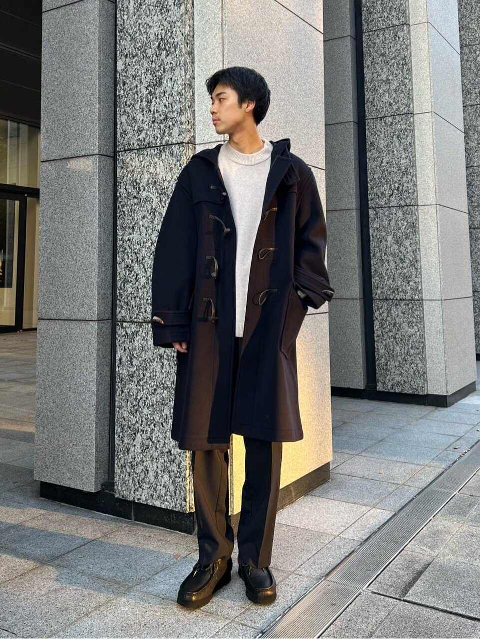 ニットにダッフルコートをあわせたコーデ