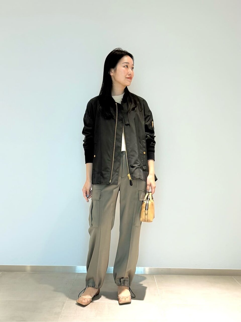 MA-1を着た女性