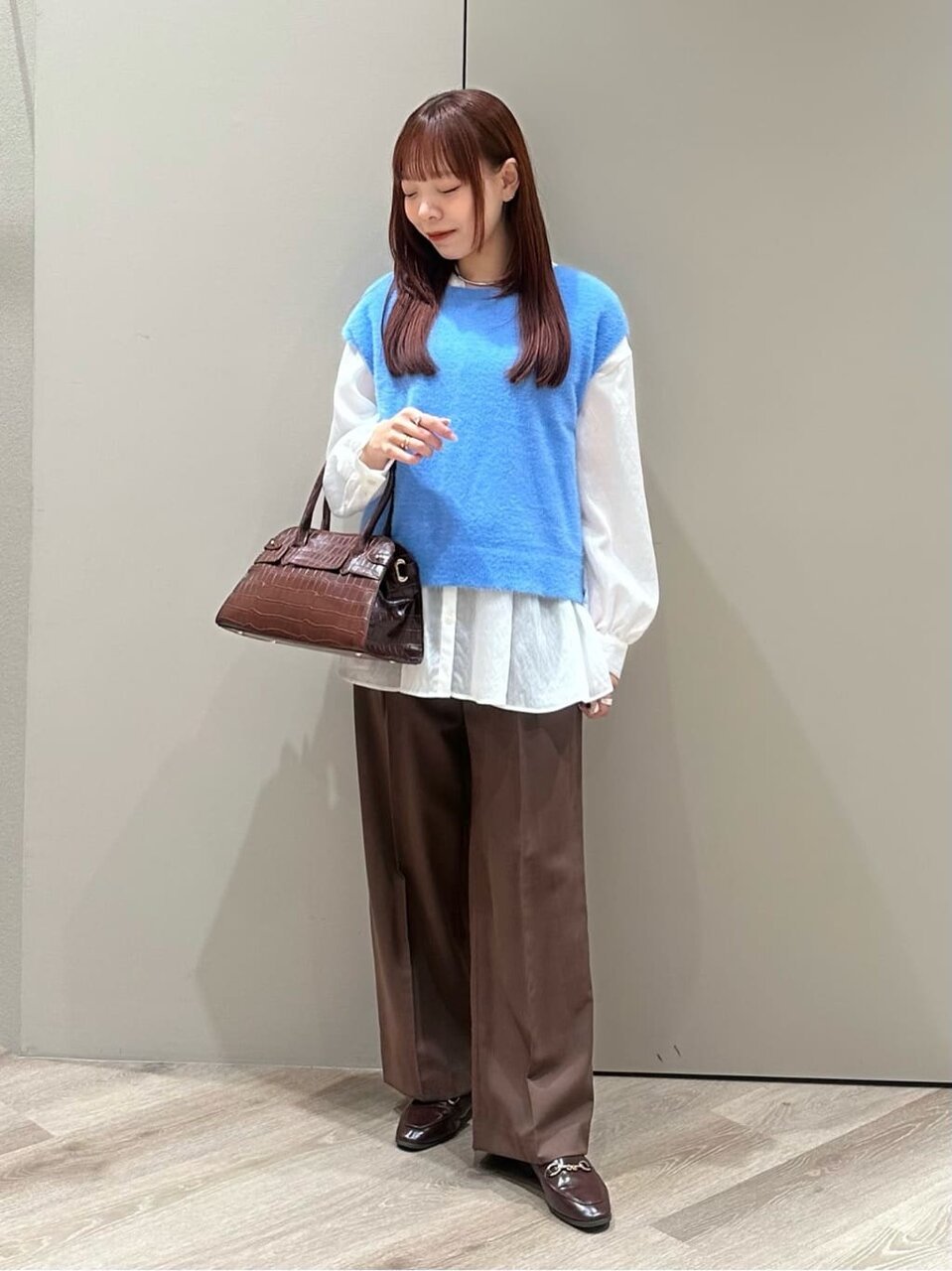 ブラウスのワイドパンツコーデ