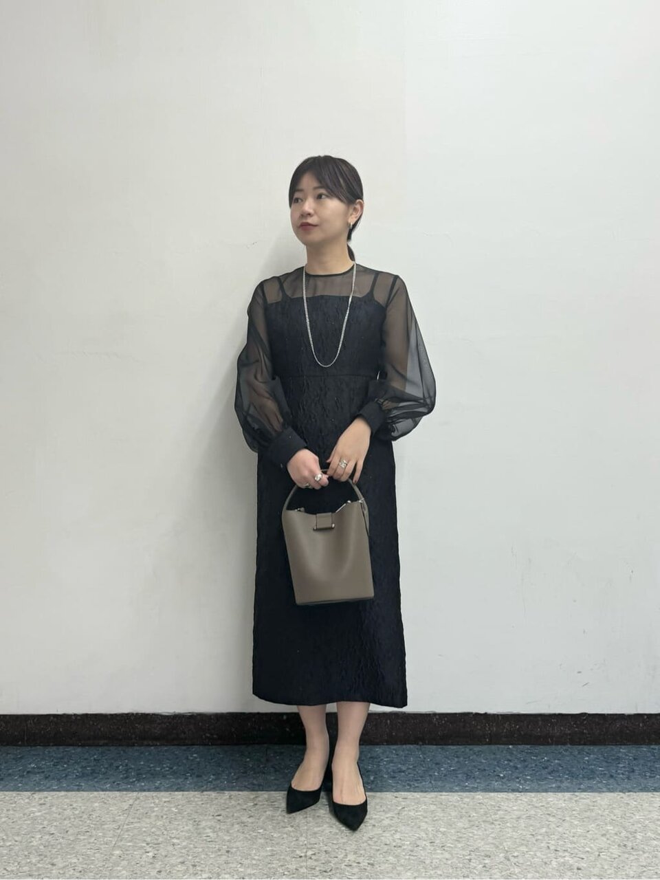 ビスチェ風ワンピースを使った50代結婚式コーデ