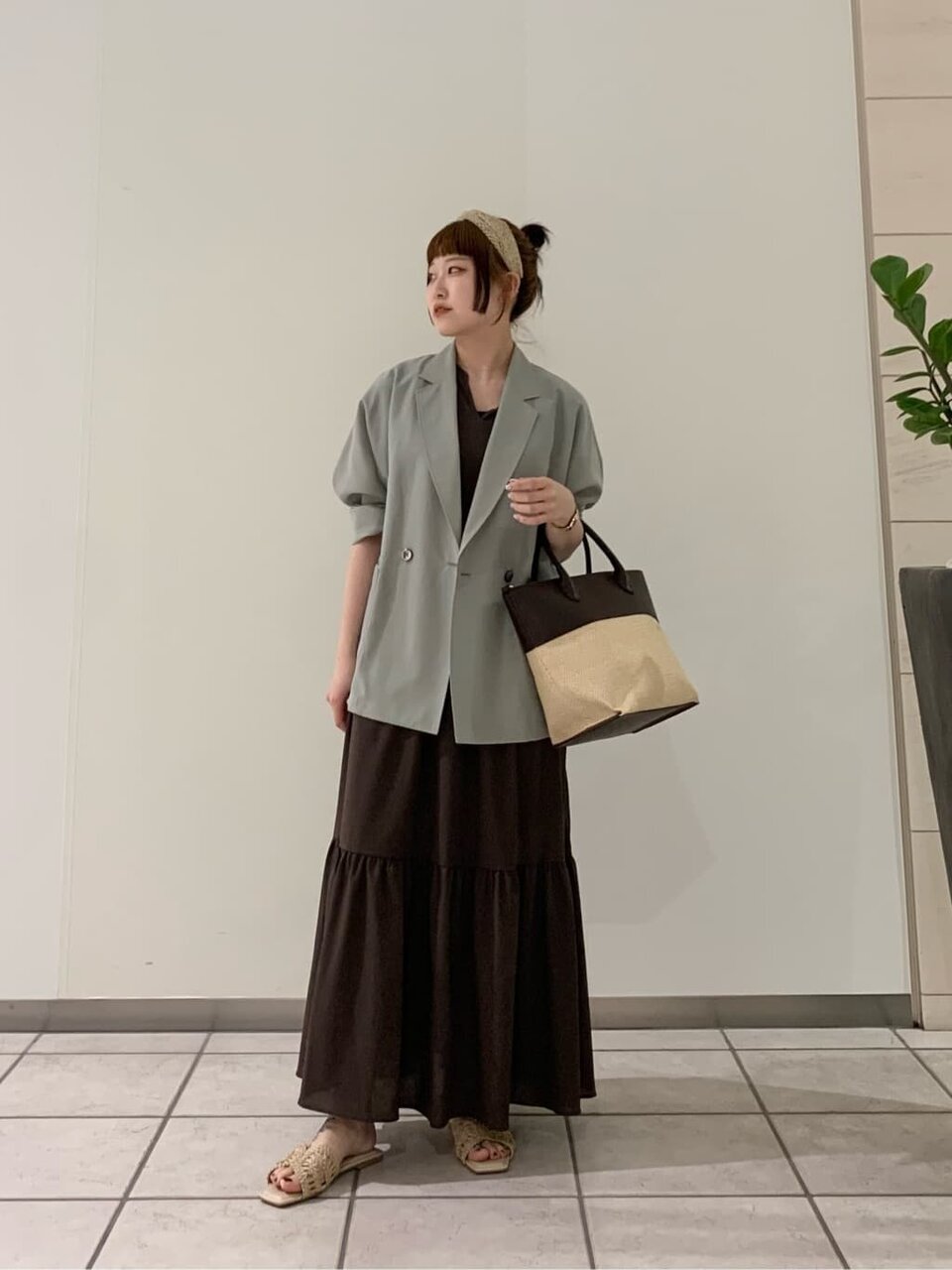 ジャケットを着た女性