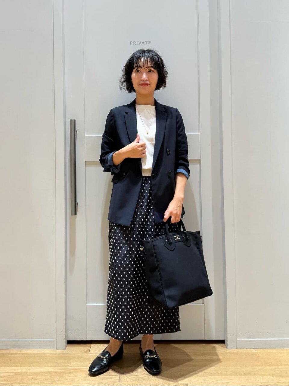 ジャケットを着た女性