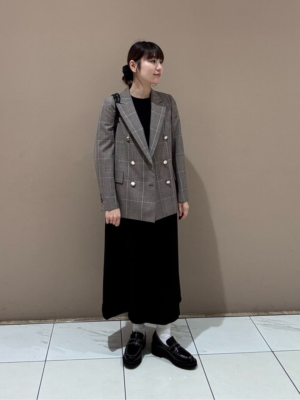 ジャケットを着た女性