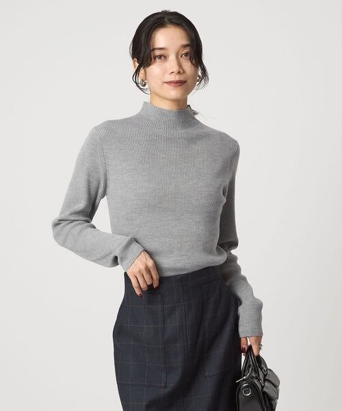 タートルネックニットのコーデ