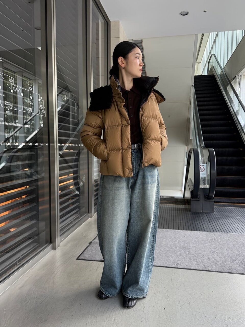 ダウンジャケット×デニムパンツコーデ