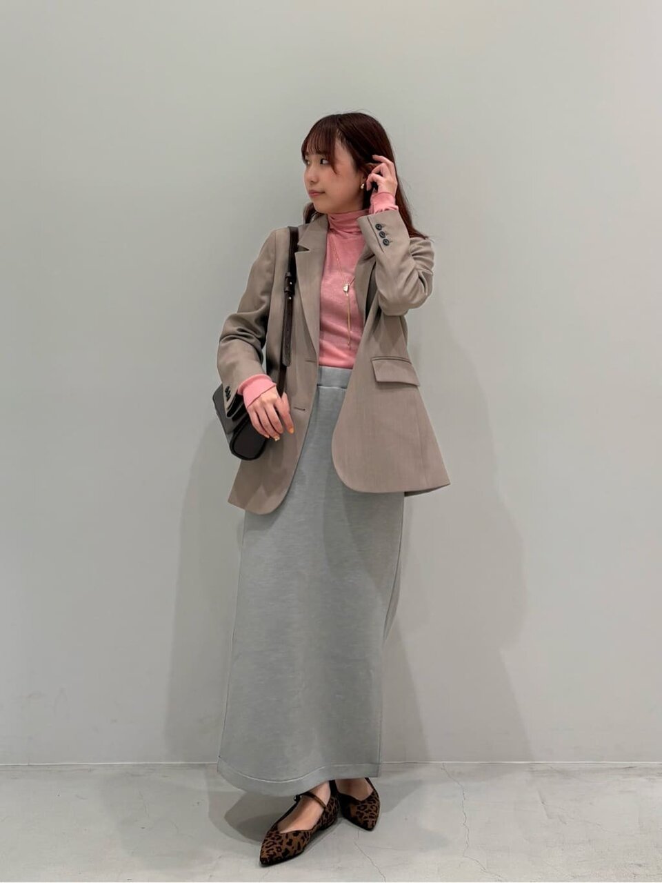 テーラードジャケット×タートルネックプルオーバーコーデ