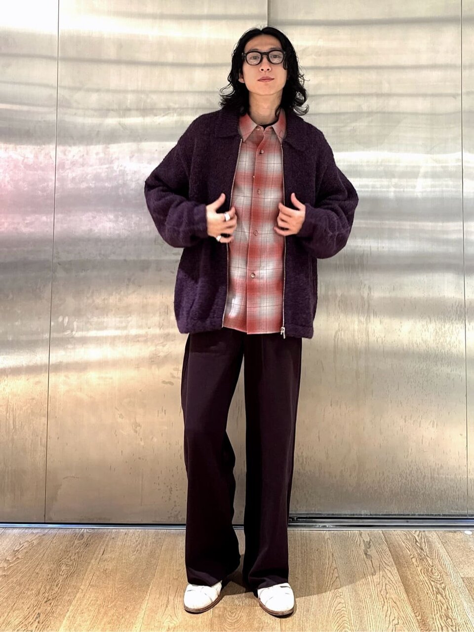 ポロカラーカーディガン×イージーパンツのコーデ