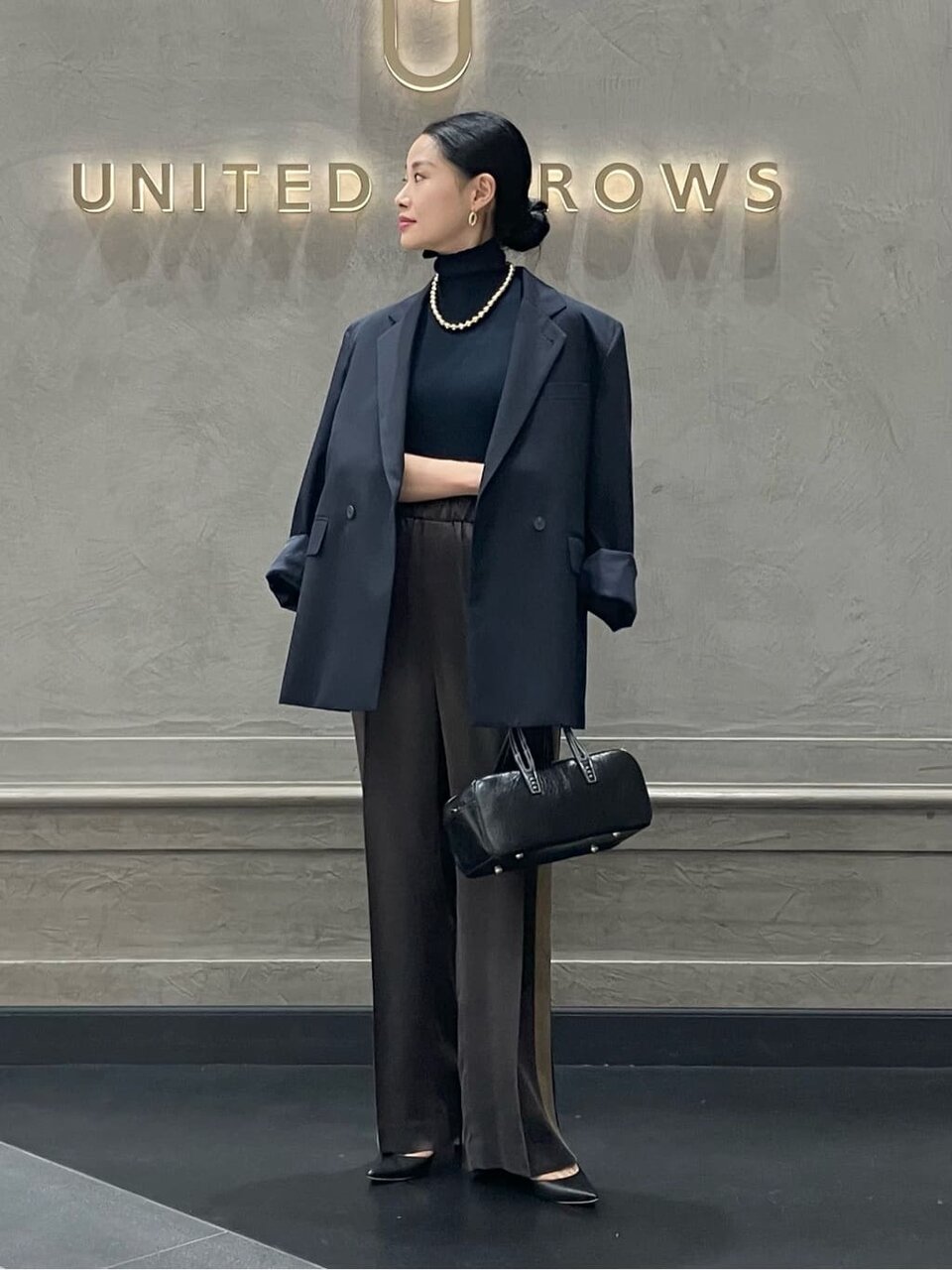 ジャケットにイージーパンツをあわせたコーデ