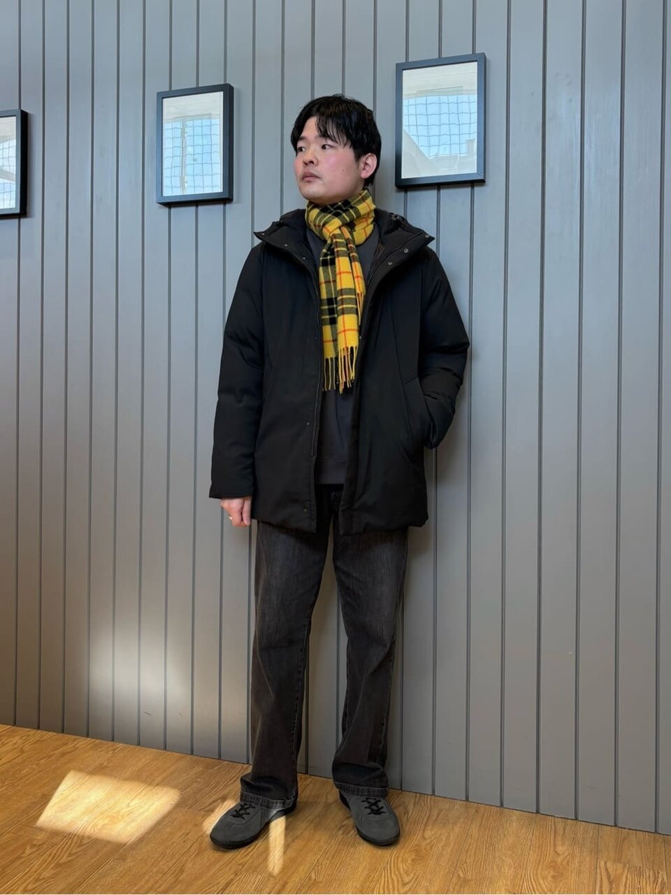 ダウンコート×チェック柄のマフラーのコーデ