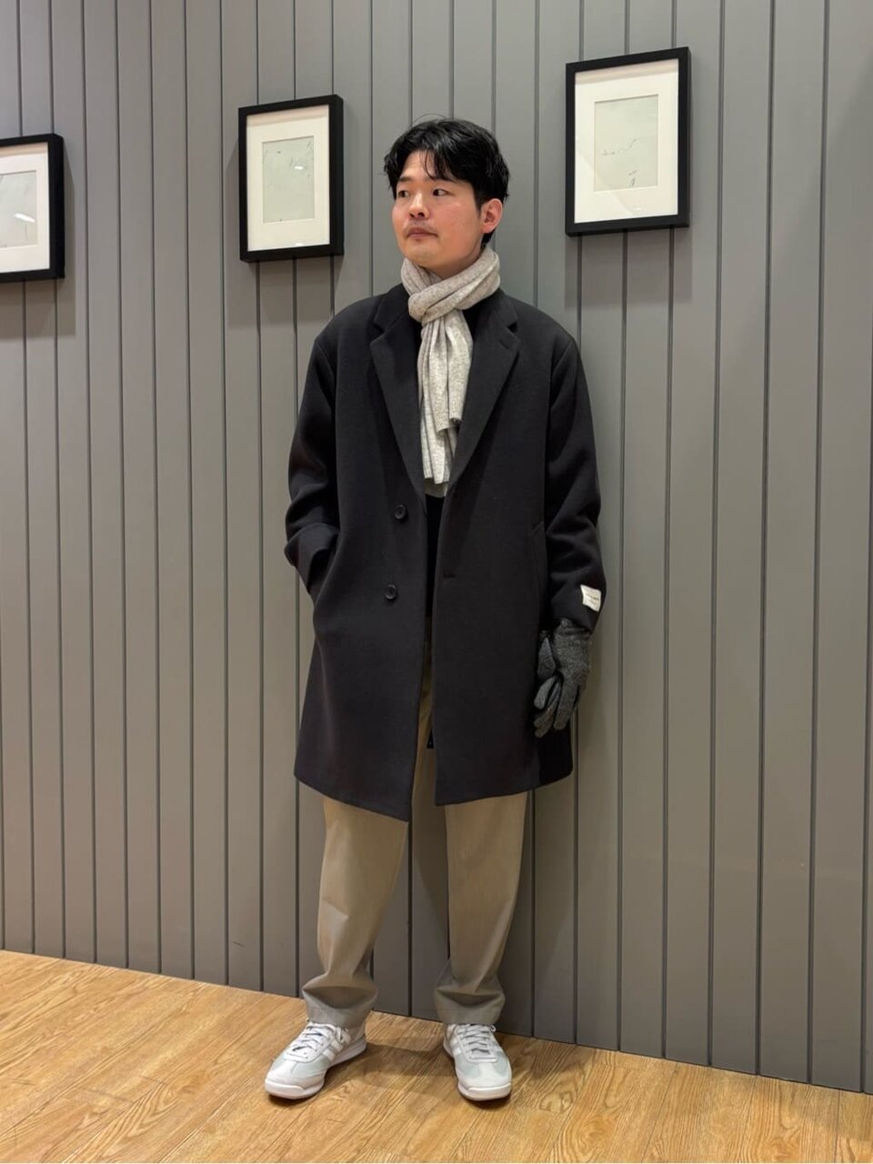 チェスターコート×マフラーのコーデ