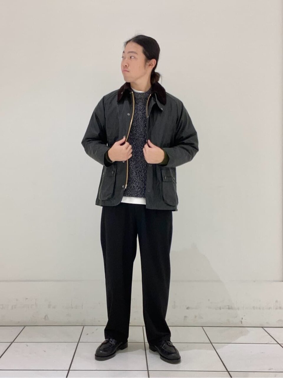 ニット×ジャケットのコーデ