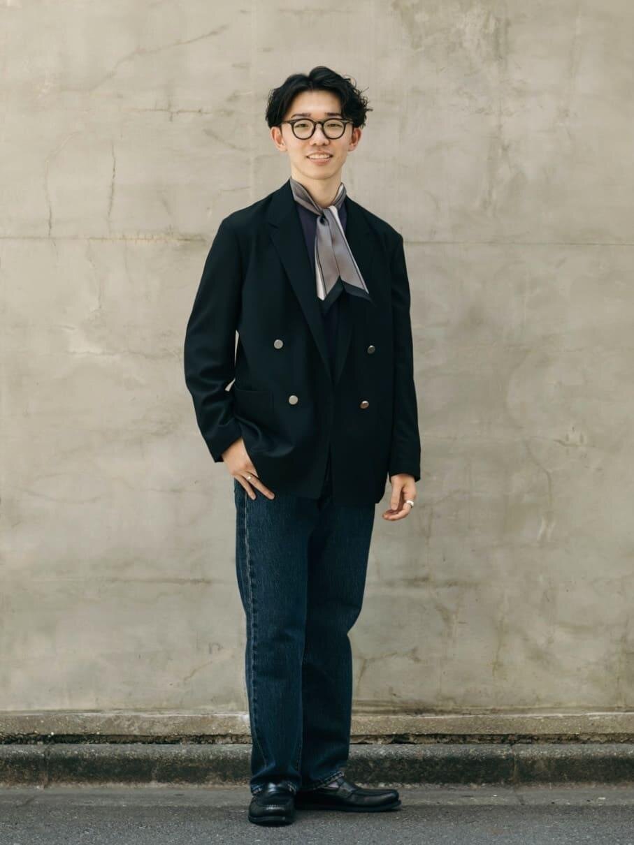 ブレザー×スカーフのコーデ