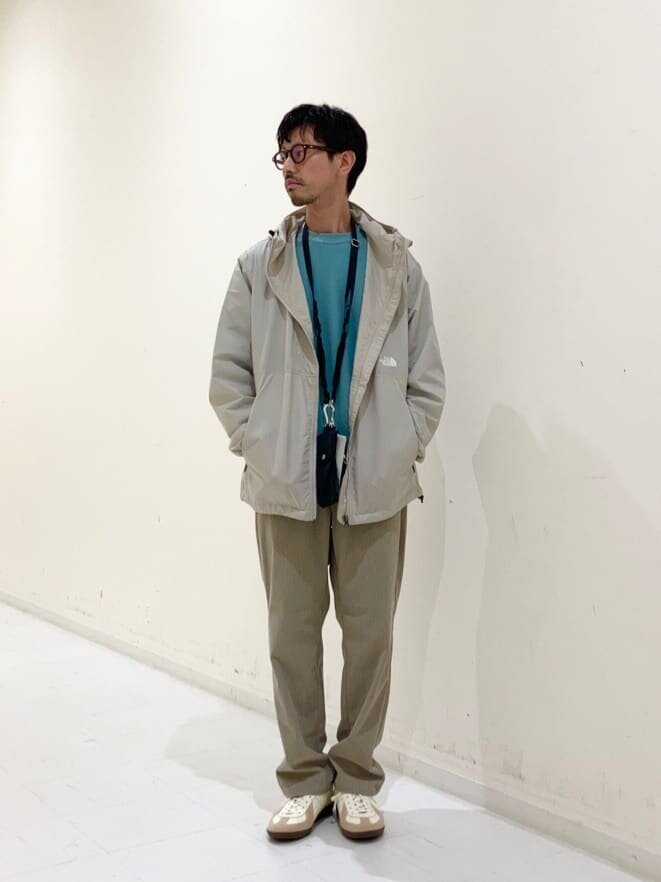 スウェット×コンパクトジャケットのコーデ