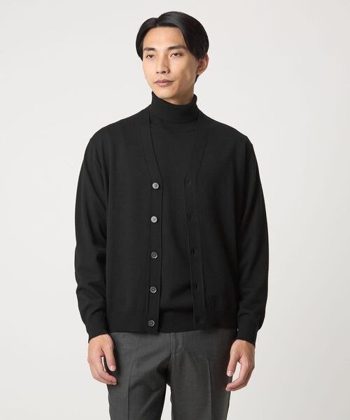 カーディガンとタートルネックの組み合わせ