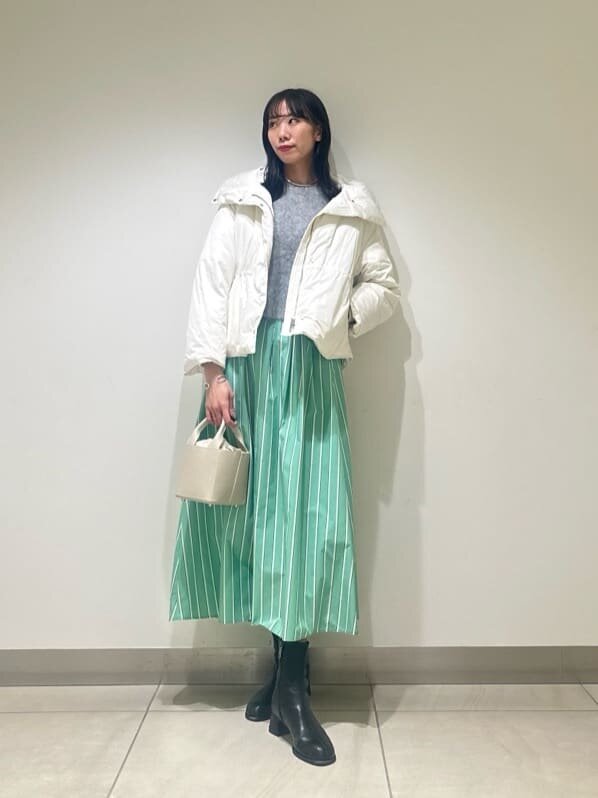 ショートダウン×シャギーニットのコーデ