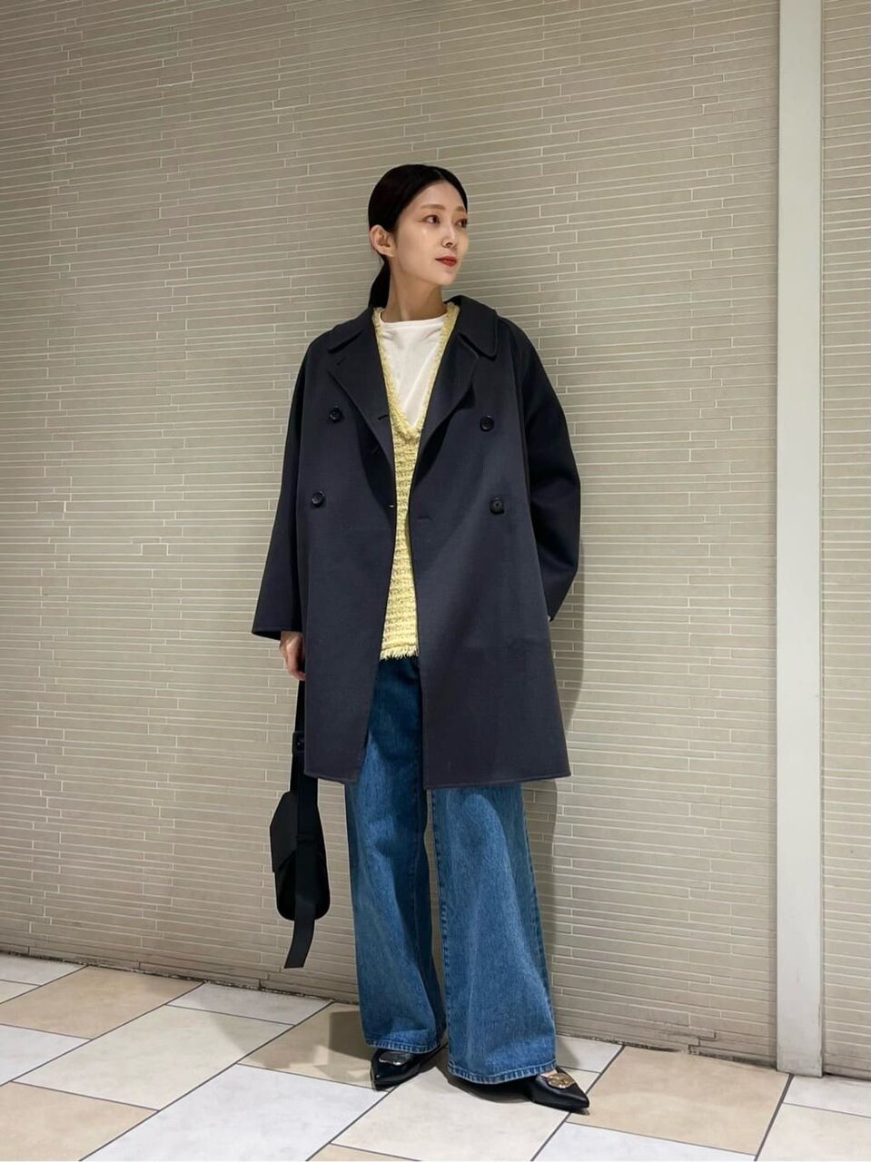 ポンチョコート×ツイードベストのコーデ