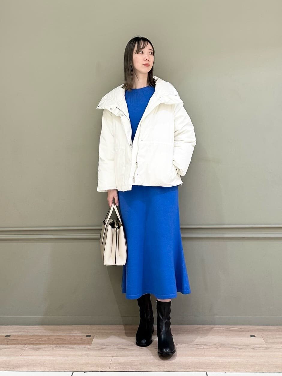 ショートダウン×マーメイドワンピースのコーデ