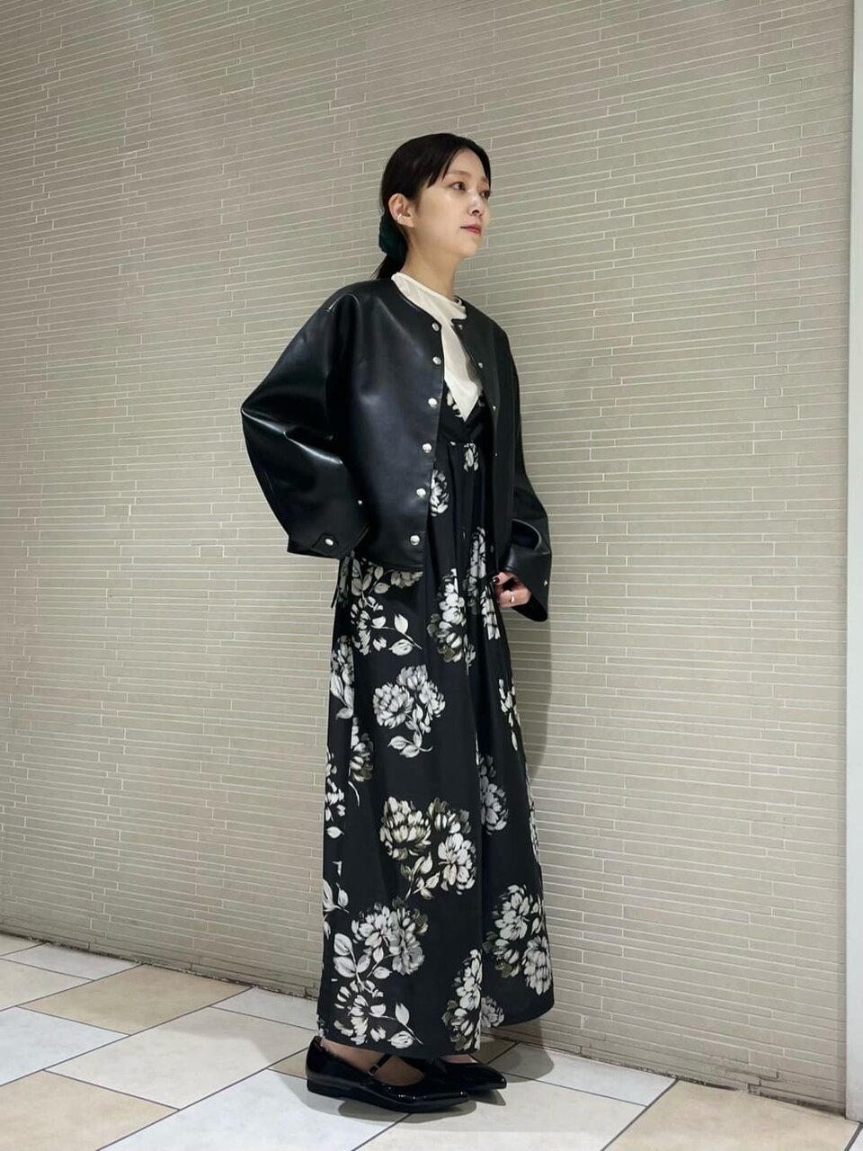 フェイクレザーブルゾン×サロペットのコーデ