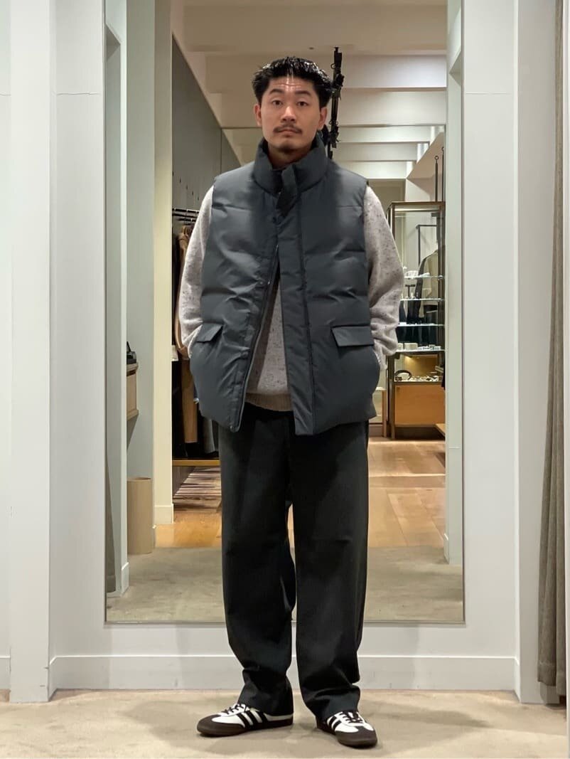 ダウンベスト×ニットのスポーティコーデ