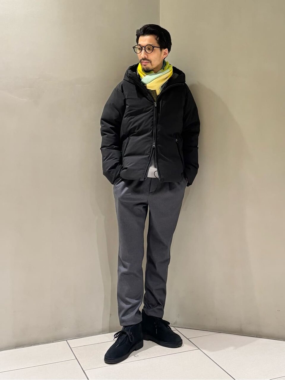 ダウンジャケットとマフラーコーデ