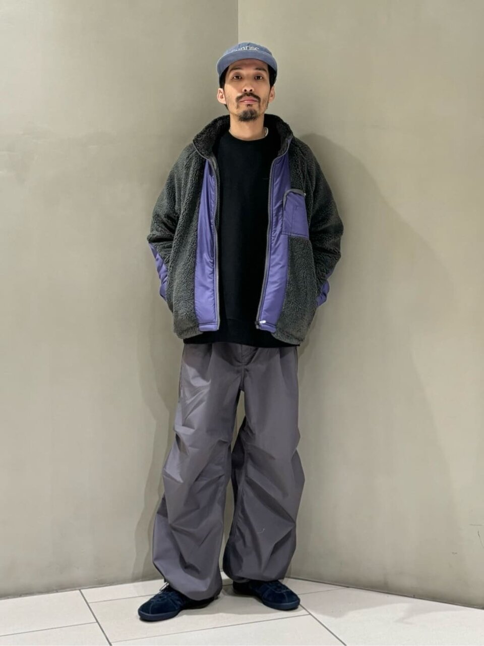 ボアジャケットとワイドパンツコーデ