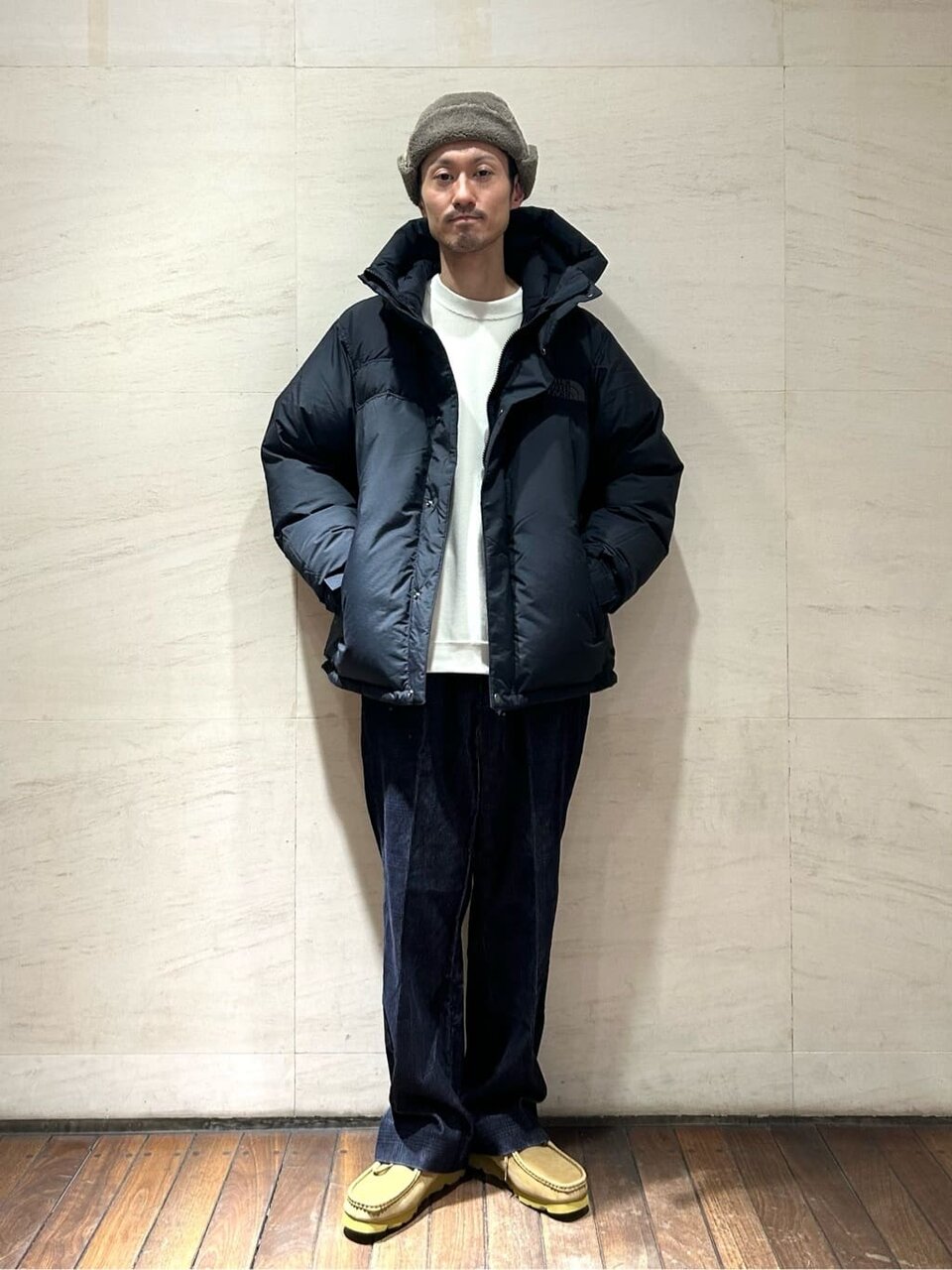 帽子とダウンのコーデ
