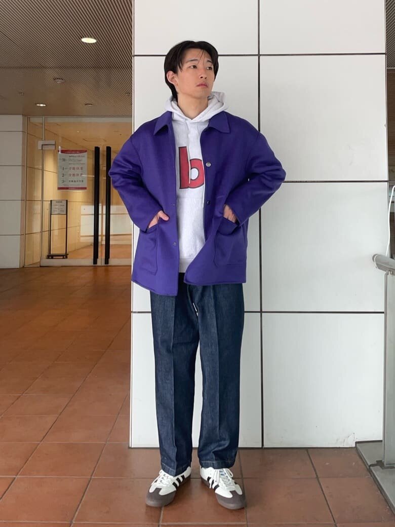 紫のジャケットコーデ