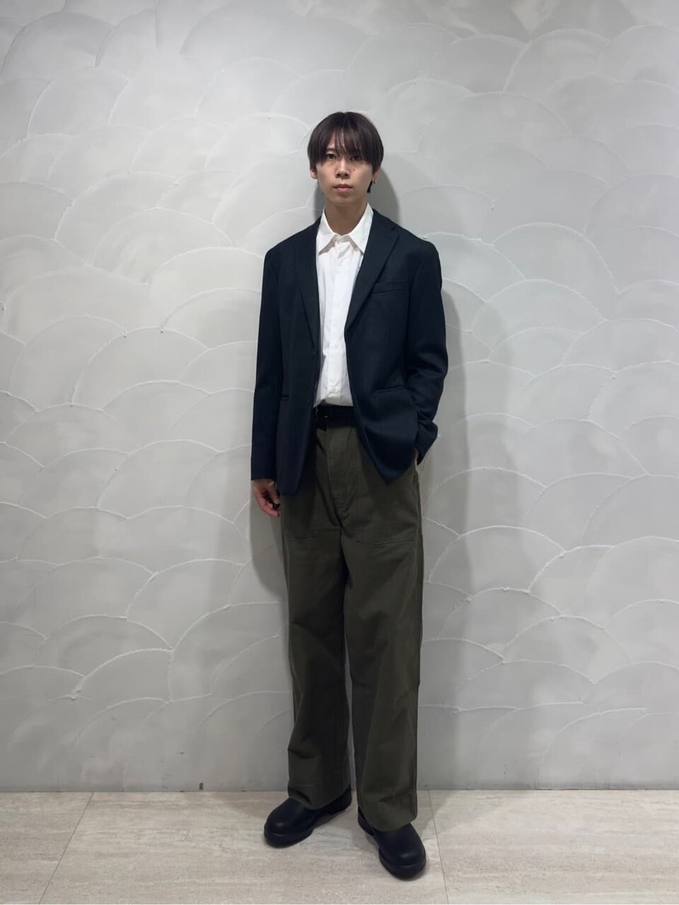 ジャケットとカーゴパンツコーデ