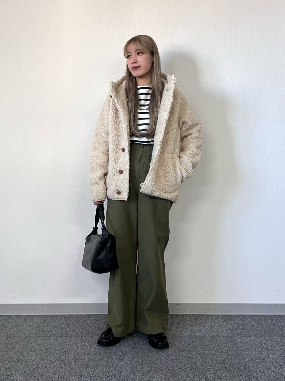 ボアブルゾンとベイカーパンツのコーデ