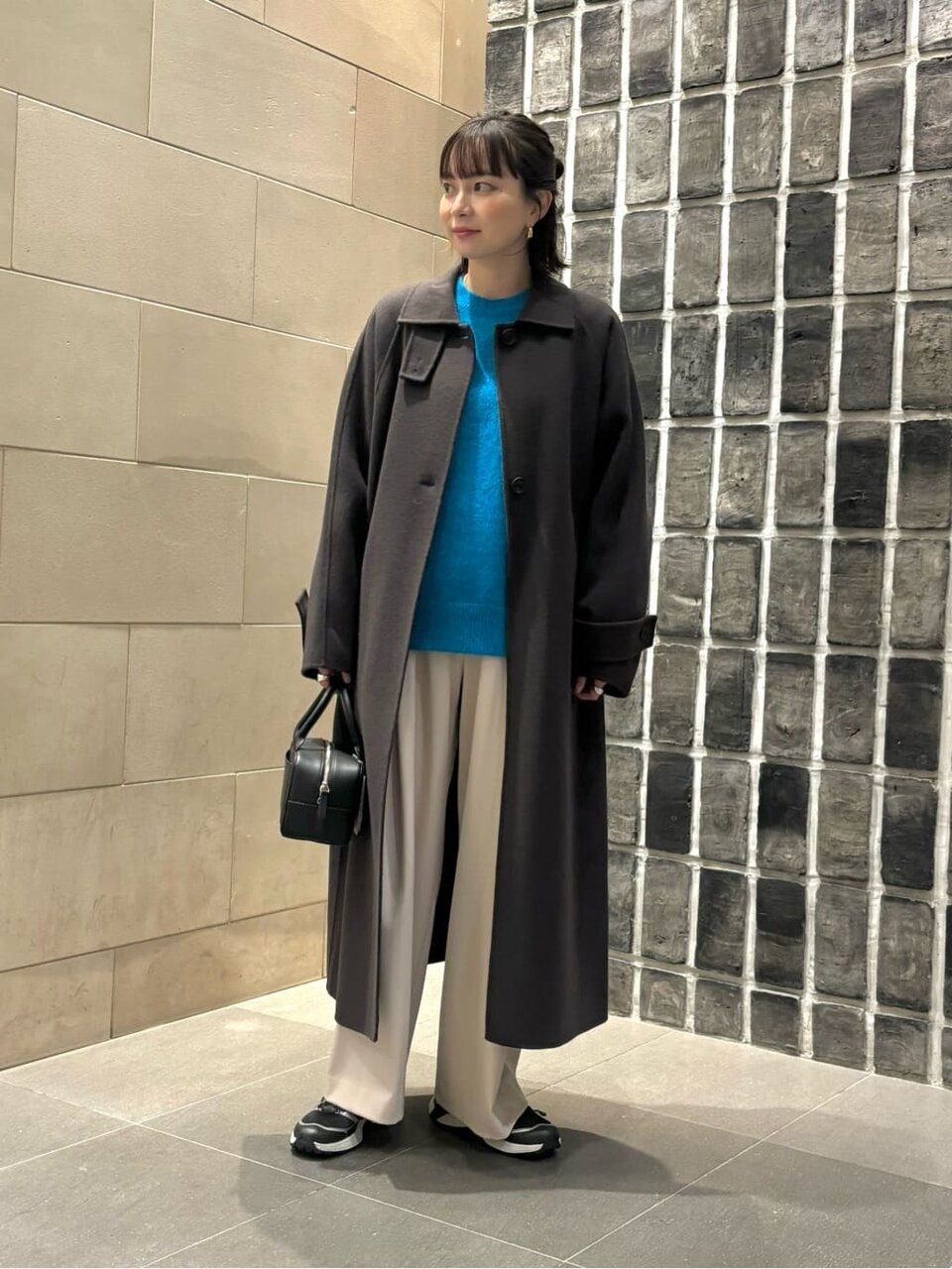 ステンカラーコート×ワイドパンツのコーデ