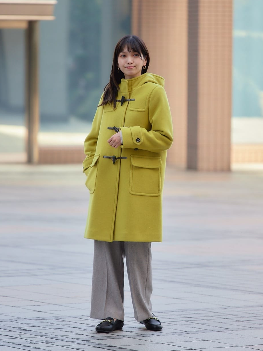 ダッフルコート×フレアパンツのコーデ