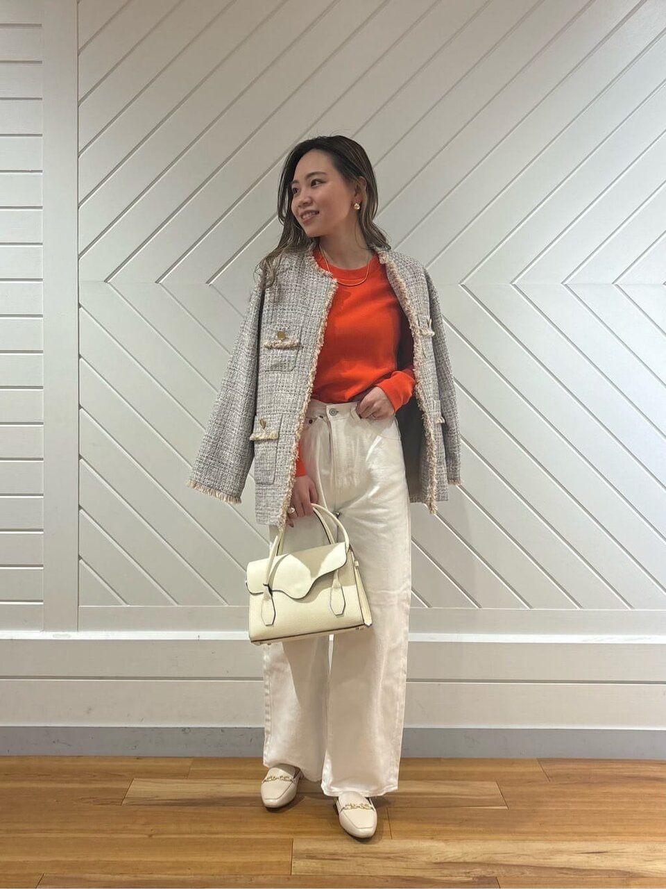 ツイードジャケット×デニムパンツのコーデ